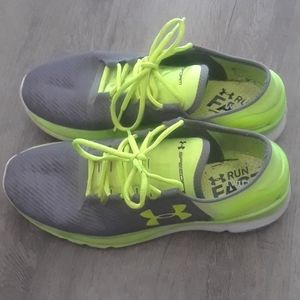 Underarmour Speedform Charged Sneakers